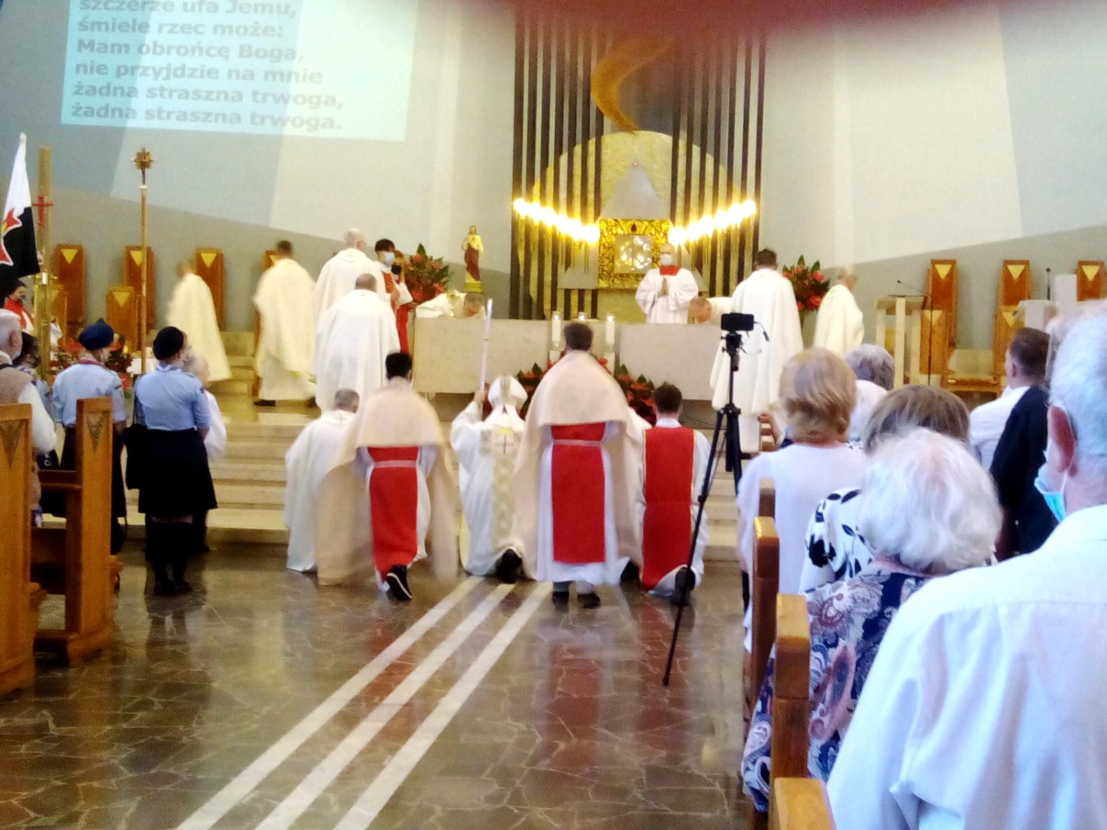 Msza z udziałem biskupa Baba
